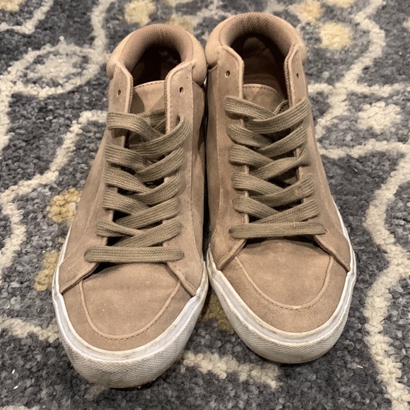 Suede sneaks NWOT - Picture 3 of 6